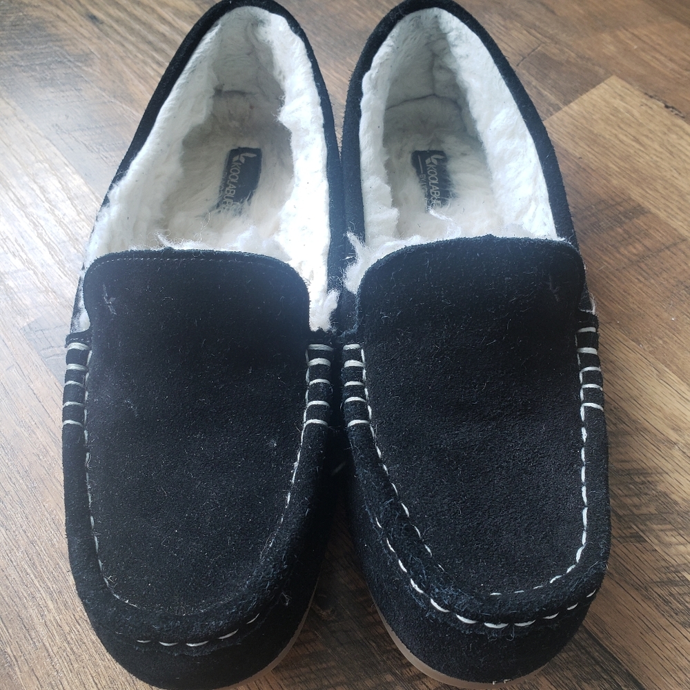 Koolaburra by Ugg black moccasins size 8